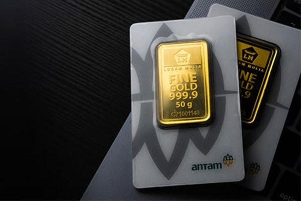 Harga Emas Antam Turun Rp50.000 per Gram, Buyback Ikut Anjlok pada 15 November 2025