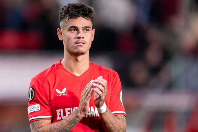 Cedera ACL, Mees Hilgers Absen Lama dan Masa Depannya di FC Twente Terancam