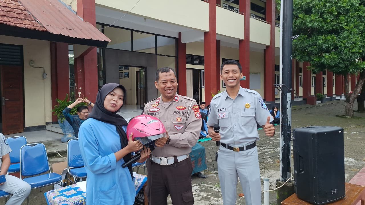 Edukasi Keselamatan Berlalu Lintas, Jasa Raharja Cabang Sumbawa Hadir di SMAN 3 Sumbawa