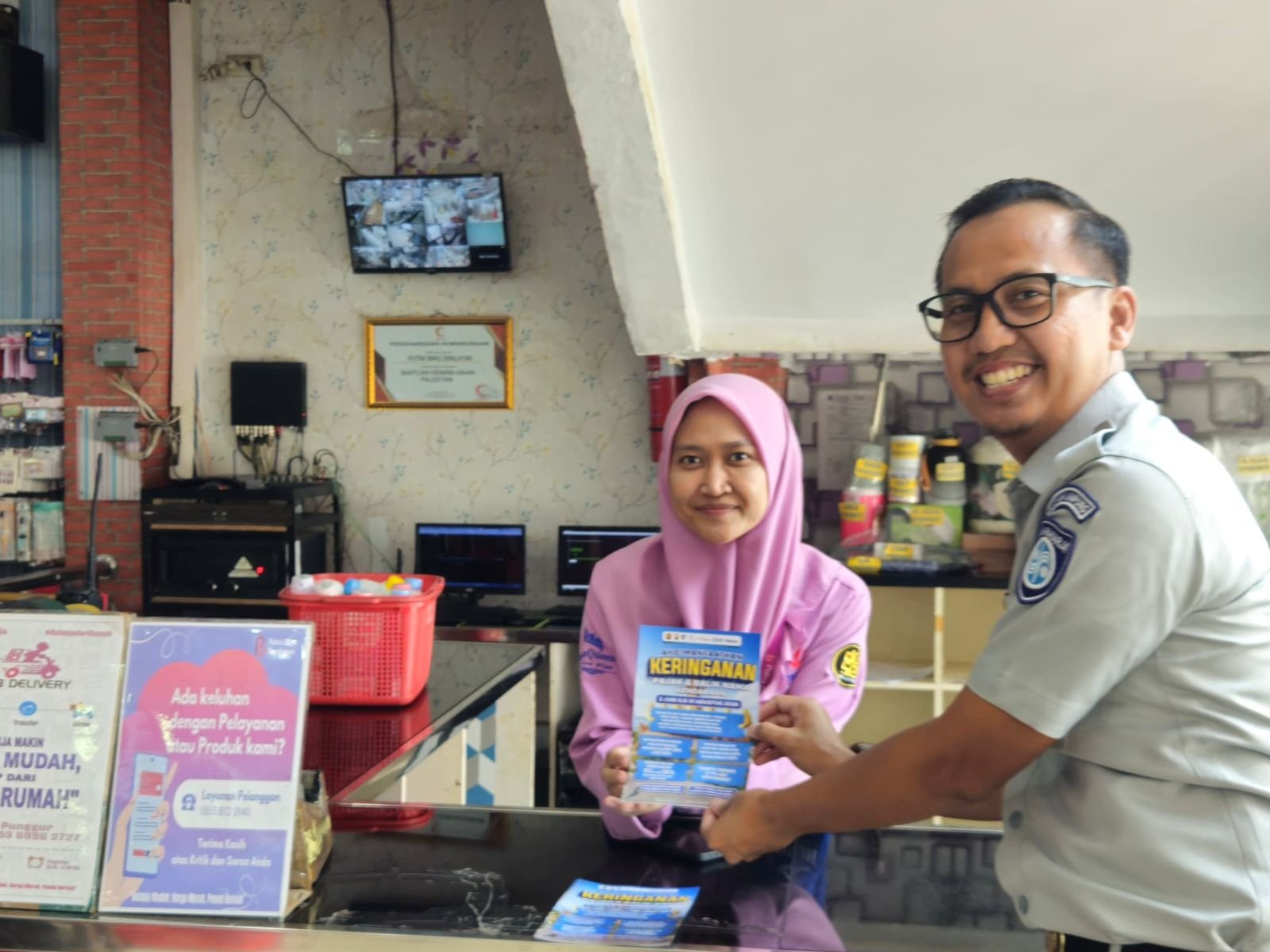 Dekatkan Informasi kepada Masyarakat, Tim Pembina Samsat Gelar Sosialisasi Keringanan Pajak di PB Swalayan Punggur