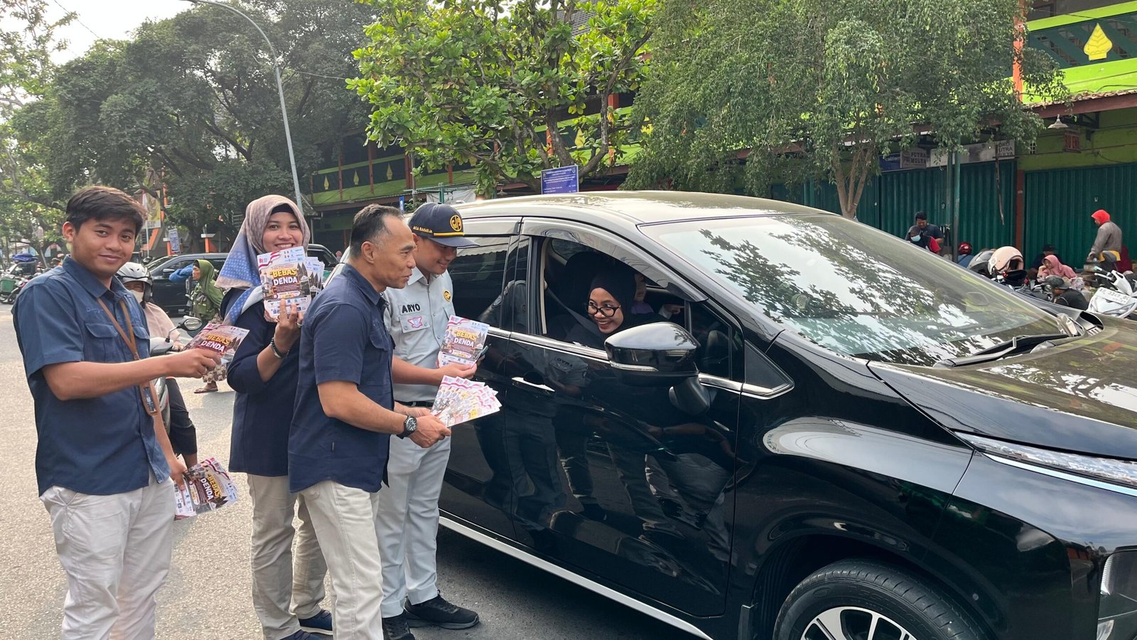 Tim Pembina Samsat III Semarang Perkuat Edukasi Pajak dan Keselamatan Berkendara di Kelurahan Kembangarum
