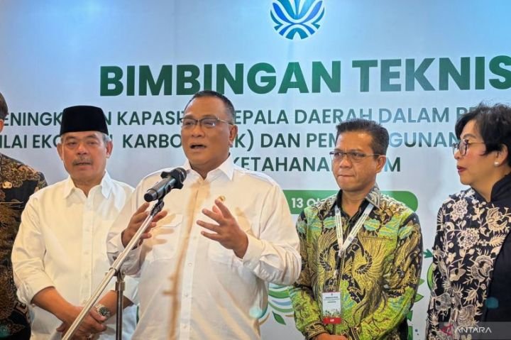 Menteri LH Sebut Berbagai Pihak Bersinergi dalam Penanganan Karhutla